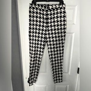 Forever 21+ cute and unique black  and white pants ❤️